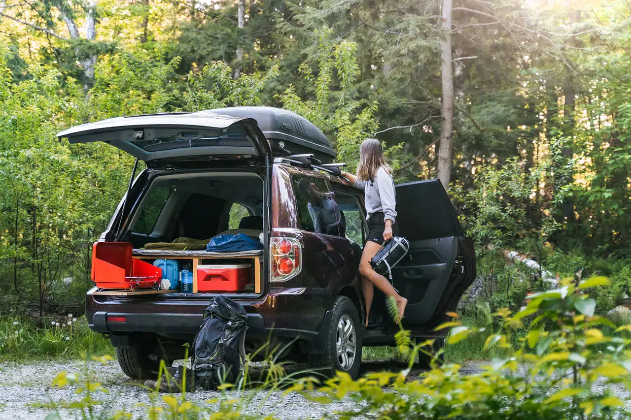 Voyageur nomade secrets pour bien dormir dans une voiture