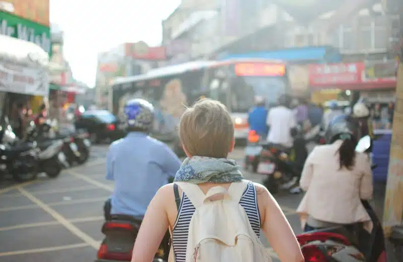 une femme en voyage